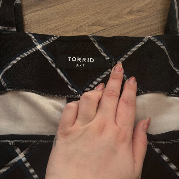 Torrid Plaid Pixie Pants, Size 4 - Picture 2 of 3